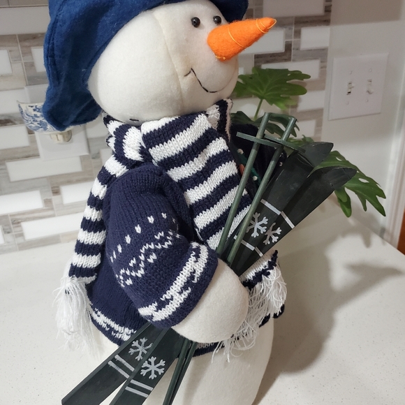 Holiday Snow Men With A Ski